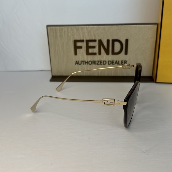 New Authentic 💯FENDI Brown Gradient Cat Eye Ladies Sunglasses FE40047I 55F 54 - Picture 6 of 12